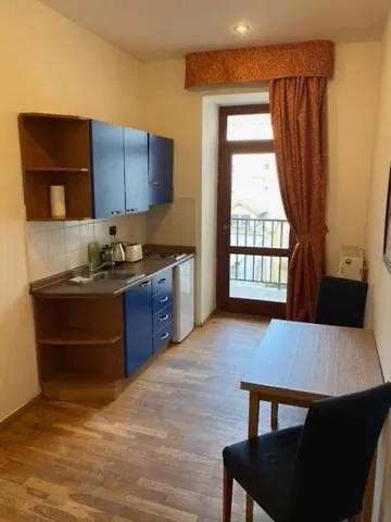 Vitkova Apartment With Balcony Praga
