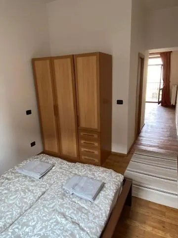 Vitkova Apartment With Balcony Praga